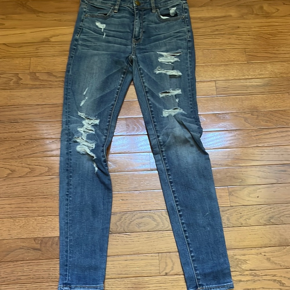 Jeans with ripped legs